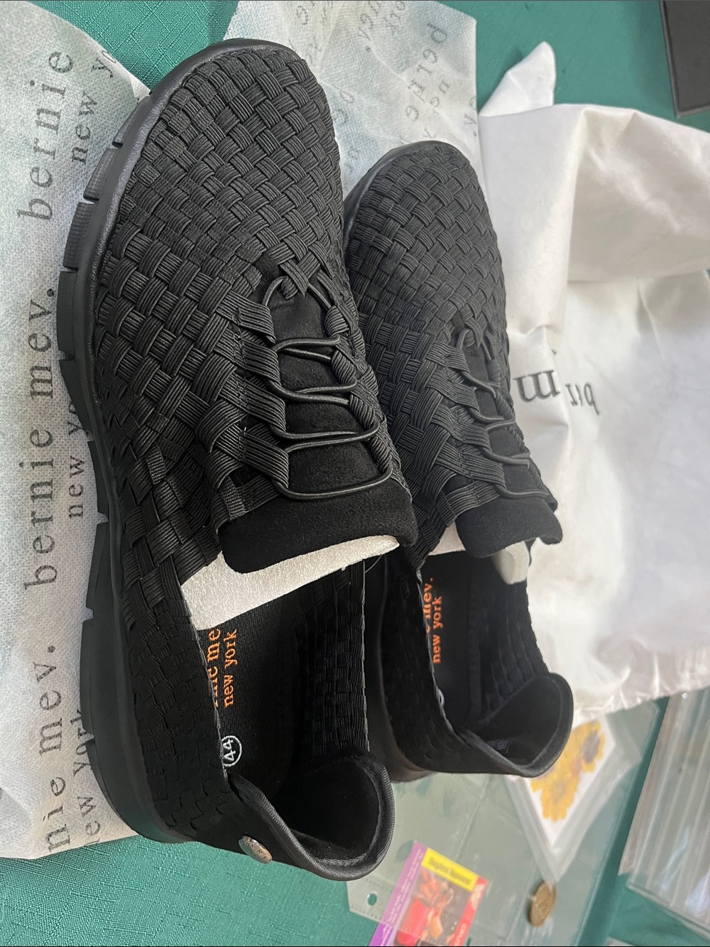 bernie mev. 10.5 / 11 Men’s Black Woven Slip-On Athletic Sneakers